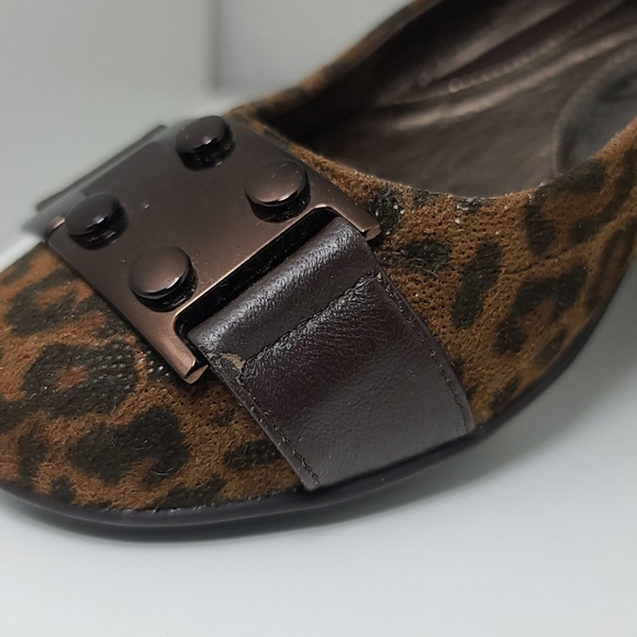 Söfft Leppard print flats with buckle detail - Picture 4 of 8